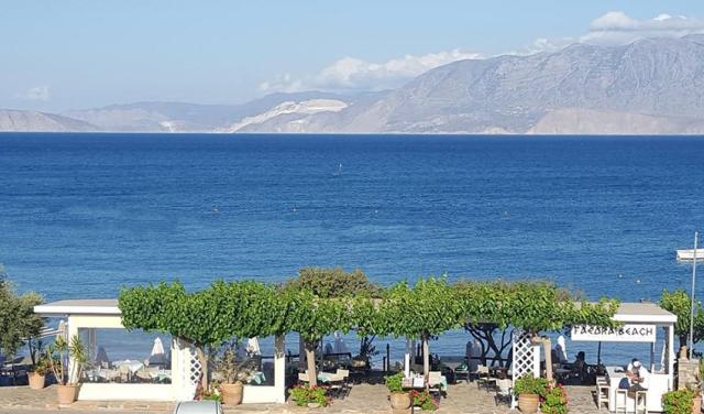 hotel-faedra-beach-4.jpg