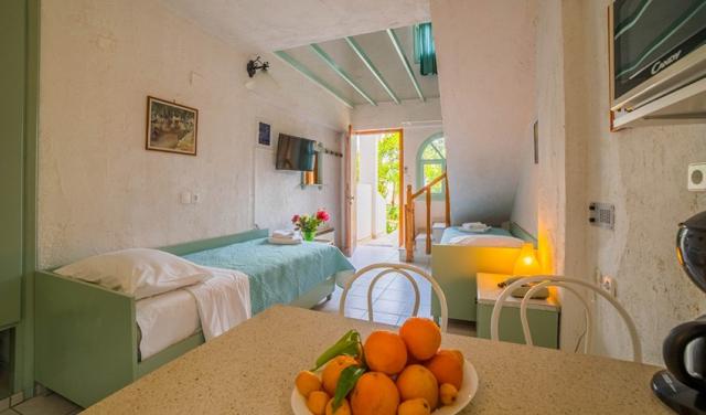 Kastro-Studios-Apartments-10.jpg