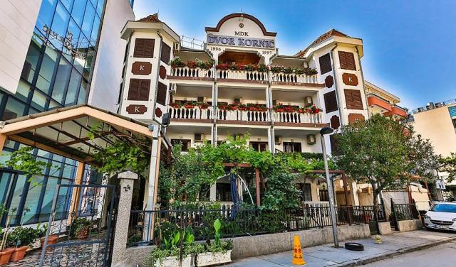 Hotel-Villa-Dvor-Kornic-2.jpg