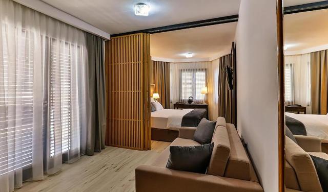 Hotel-Villa-Dvor-Kornic-11.jpg