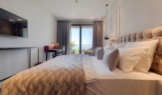 Hotel-Vivid-Blue-Serenity-16.jpg