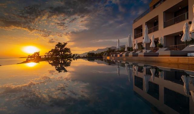 Hotel-Vivid-Blue-Serenity-12.jpg