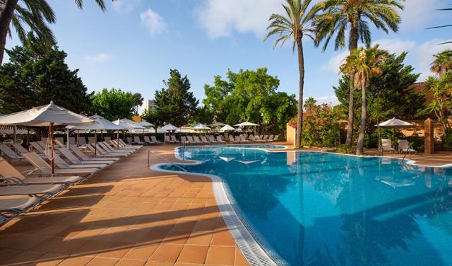 Valentin-Reina-Paguera-Hotel-1.jpg