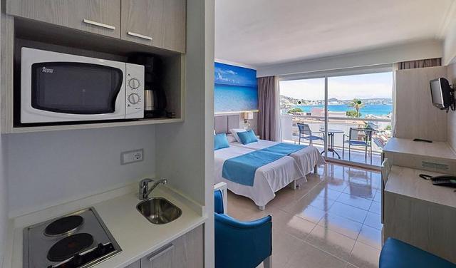 Aparthotel-Paguera-Beach-17.jpg