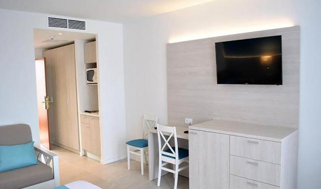 Aparthotel-Paguera-Beach-15.jpg