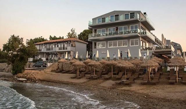 Golden-Coast-Resort-Hotel-6.jpg