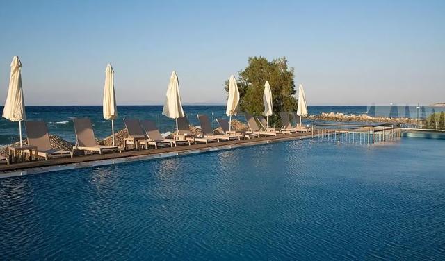Golden-Coast-Resort-Hotel-2.jpg