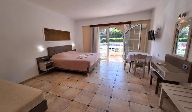 Perla-Beach-Hotel-14.jpg