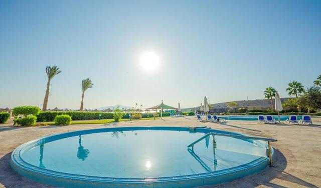 Ivy-Cyrene-Island-Resort-Hotel-21.jpg