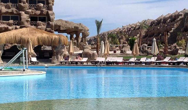 Caves-Beach-Resort-3.jpg