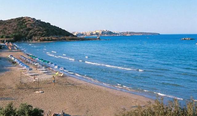 Almiros-Beach-2.jpg