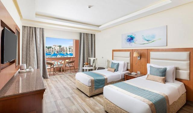 family-interconnecting-room-pool-view-(1)1.jpg