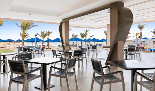 beach-bar-at-beach-albatros-resort-12.jpg