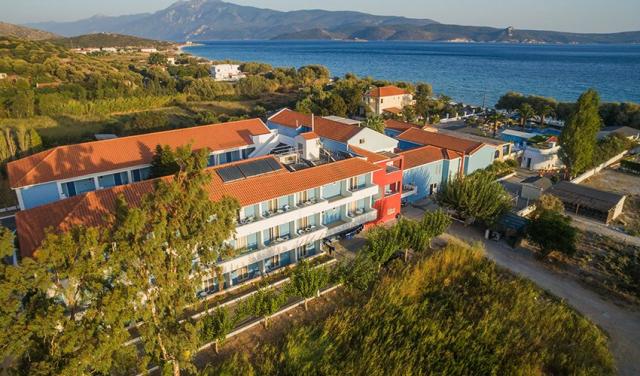 Zefiros-Beach-Hotel-2.jpg