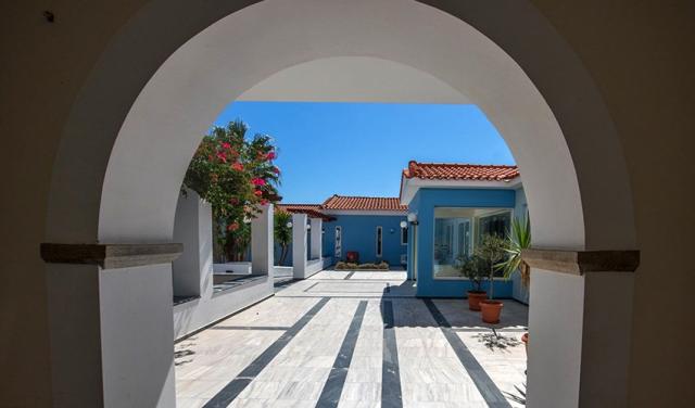 Zefiros-Beach-Hotel-11.jpg