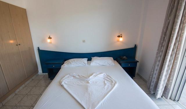 Zefiros-Beach-Hotel-12.jpg