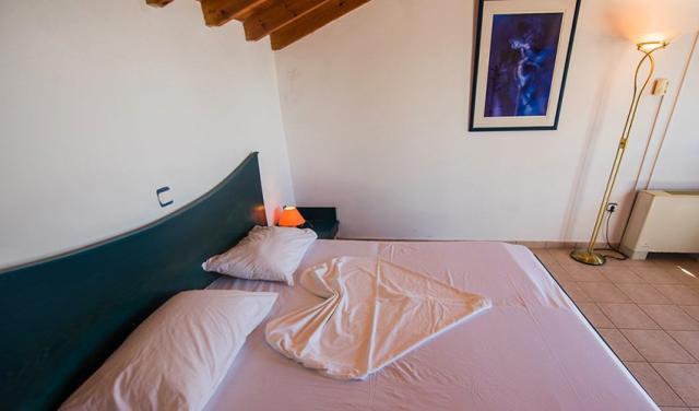 Zefiros-Beach-Hotel-13.jpg