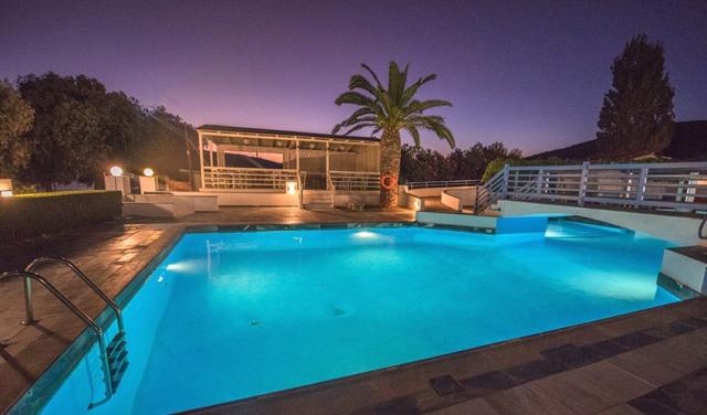 Zefiros-Beach-Hotel-4.jpg