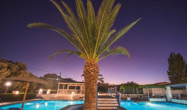 Zefiros-Beach-Hotel-5.jpg
