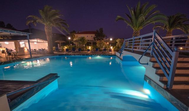 Zefiros-Beach-Hotel-6.jpg