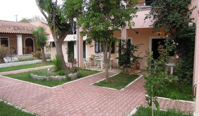 Aparthotel-Acharavi-Garden-8.jpg