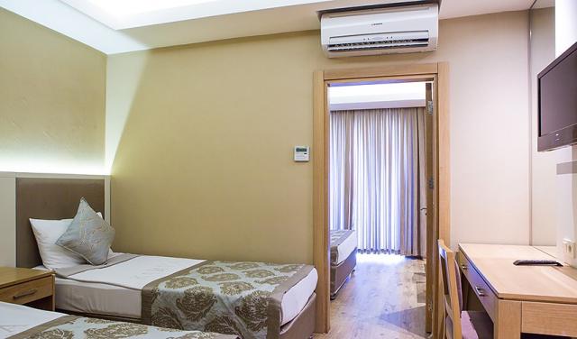 FAMILY-ROOM-(3).jpg