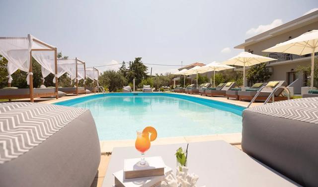 Avaton-Garden-Hotel-1.jpg