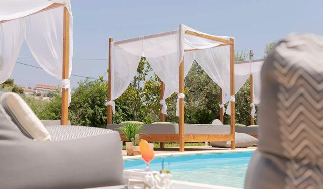 Avaton-Garden-Hotel-2.jpg