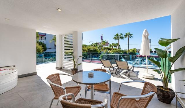 White-City-Beach-Hotel-381.jpg