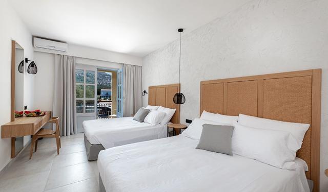 Pedi-Beach-Hotel-12.jpg
