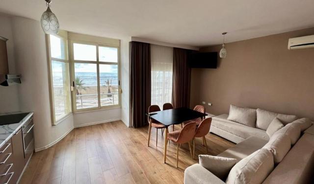 Wave-Beachfront-Apartments-15.jpg