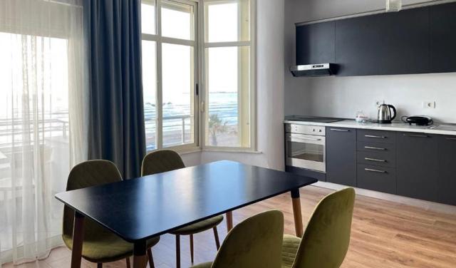 Wave-Beachfront-Apartments-16.jpg