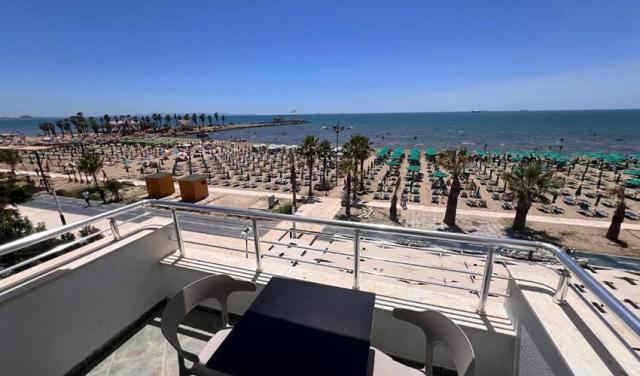Wave-Beachfront-Apartments-5.jpg