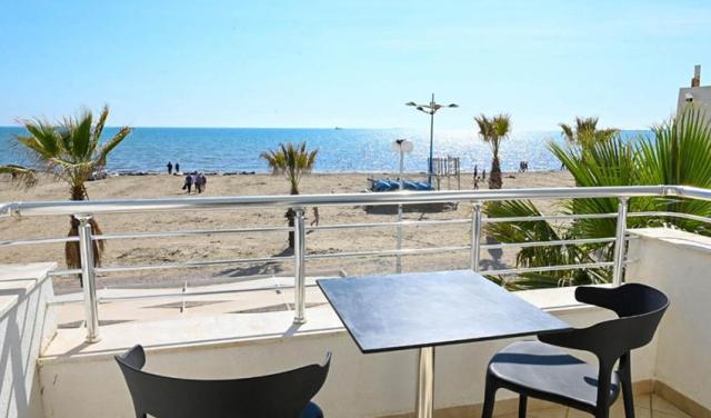 Wave-Beachfront-Apartments-6.jpg