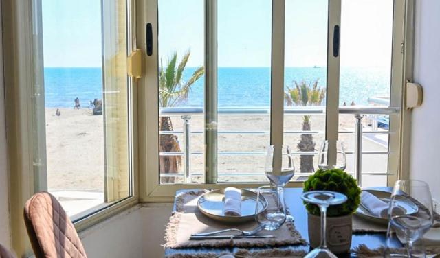 Wave-Beachfront-Apartments-7.jpg
