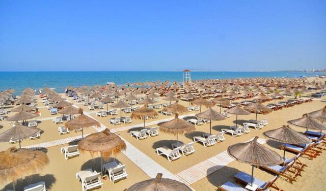 Sandy-Beach (9).jpg