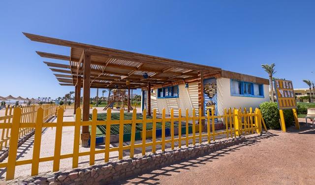 Amwaj-Oyoun-Beach-Resort-Hotel-23.jpg