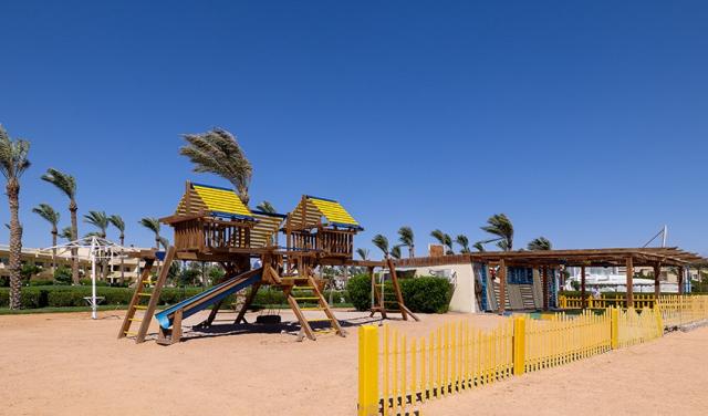 Amwaj-Oyoun-Beach-Resort-Hotel-24.jpg