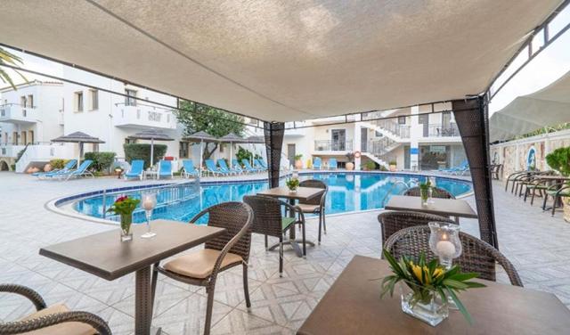 Flamingos-Hotel-8.jpg