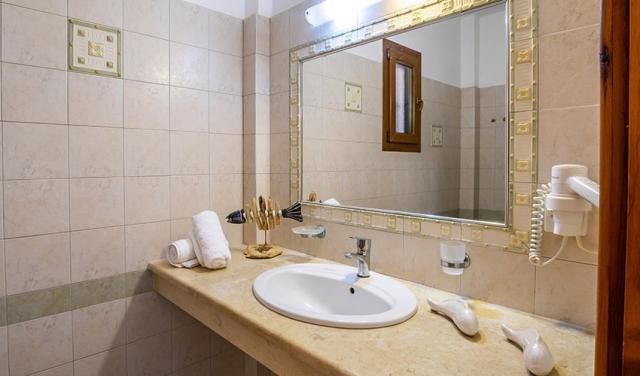 Petra-Studios-Hotel-15.jpg