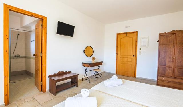 Petra-Studios-Hotel-21.jpg
