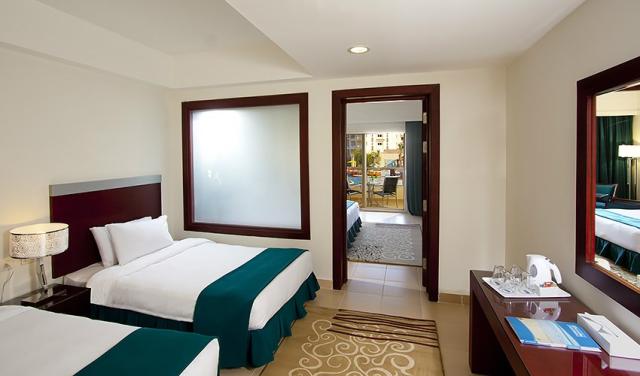 Interconnecting-Family-Room-Pool-View.jpg