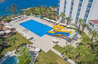 Le Bleu Hotel & Resort