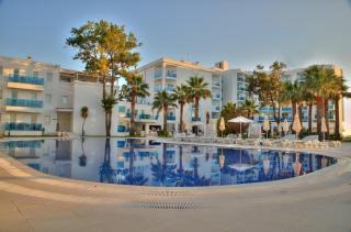 Le Bleu Hotel & Resort