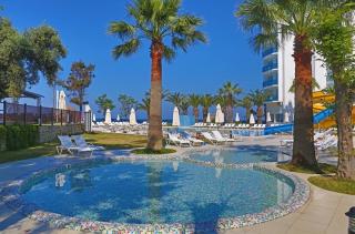 Le Bleu Hotel & Resort