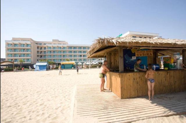 Dit Evrika Beach Club