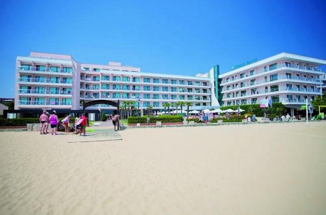 Dit Evrika Beach Club