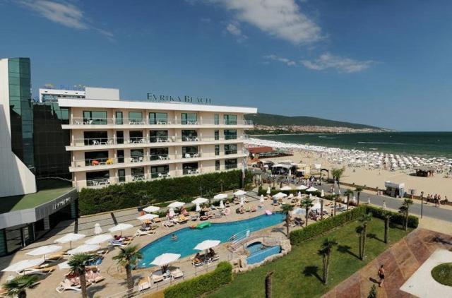 Dit Evrika Beach Club