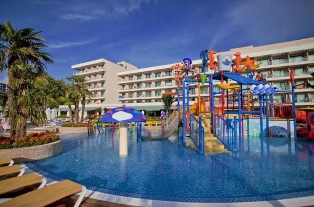 Dit Evrika Beach Club