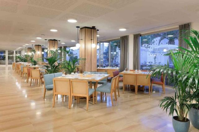 Grand Palladium Palace Ibiza Resort & Spa
